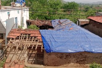 Bullying crossed all limits in Borpend, roof of farmer's house uprooted: Complained to SP; Threatened to commit suicide along with family if no action is taken
