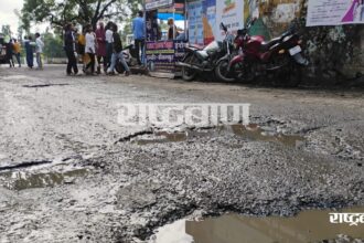 Passengers are troubled by the dilapidated road of the bus stand, the road of Kothi Bazar is in bad condition