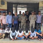 Strict campaign against gambling: Lanji police raided and caught 8 gamblers, 07 mobiles, bike, 3 cash seized from the gamblers