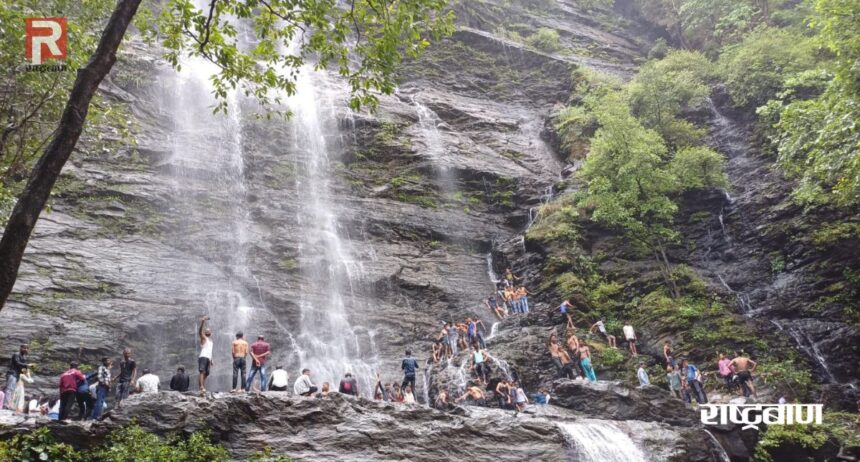 Caution..! Natural falls become black spots during rains, life is at stake to see nature