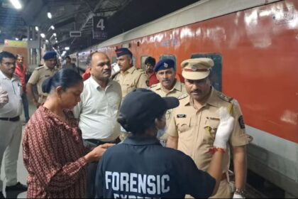 मुंबई-कुशीनगर एक्सप्रेस