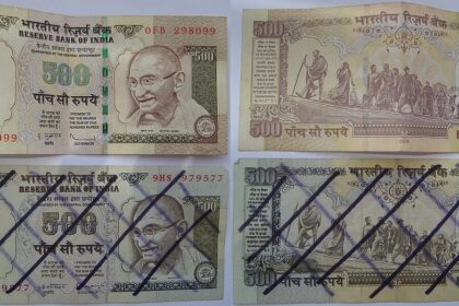 साइबर ठगी रुपये नोट प्रतीकात्मक