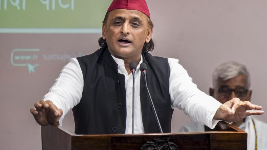 Akhilesh meets Mamata after Trinamool Congress poll debacle