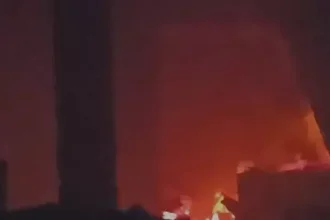 हरदोई में इलेक्ट्रॉनिक्स शोरूम व गोदाम में भीषण आग, 22 लाख नकदी सहित 2 करोड़ का सामान जलकर खाक