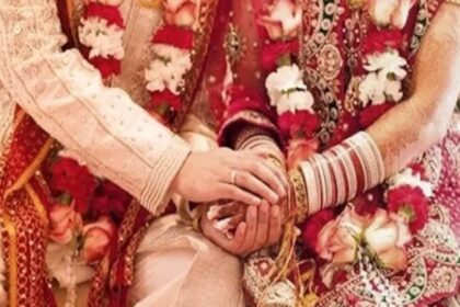 घरात मुलीच्या साखरपुड्याची तयारी, ऐनवेळी आईच प्रियकरासोबत पळाली, नंतर स्टेटसमुळे जे घडलं…