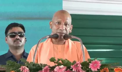 "अब खुली जीप में पिस्टल लहराकर कोई माफिया किसी हिंदू को नहीं धमका सकता"- सीएम योगी