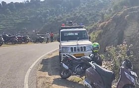 हिमाचल प्रदेश में दर्दनाक हादसा, गहरी खाई में गिरी बोलेरो, तीन महिलाएं समेत 7 लोगों की मौत