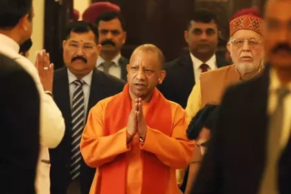 गोरखपुर लौट चुके थे योगी, तभी आया अमित शाह का फोन और सब कुछ बदल गया, सीएम बनने की वो कहानी