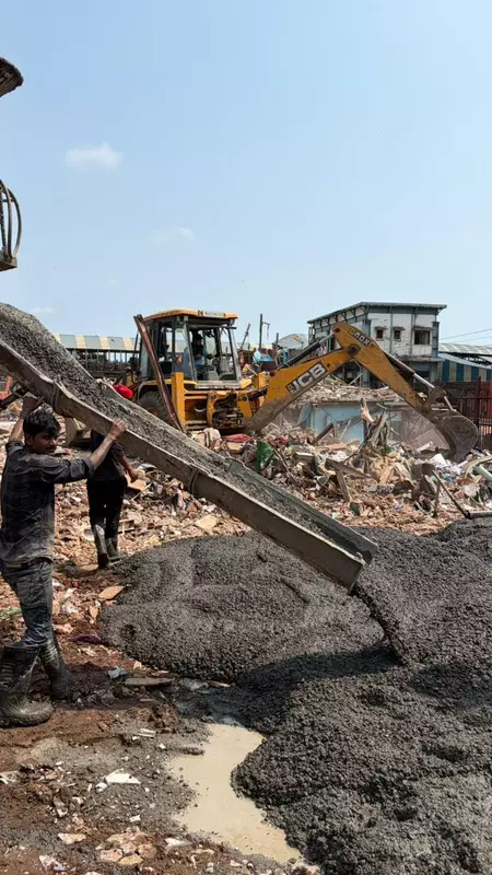 मुंबई के बांद्रा में अतिक्रमण हटाने का अभियान पूरा, रेलवे ने इंफ्रास्ट्रक्चर विस्तार के लिए अतिक्रमण हटाए
