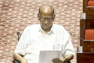 शरद पवार ने चीनी उद्योग के लिए रणनीतिक राहत की मांग की, निर्यात प्रतिबंध पर सवाल उठाए