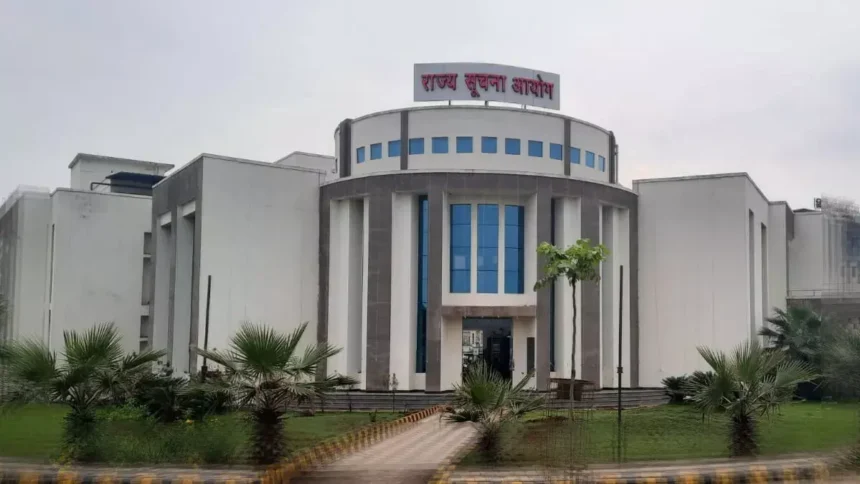 ढाई लाख अधिकारियों पर जुर्माना और वसूली के आदेश