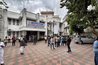 Congress MLA-elects make a beeline for Indira Bhavan as AICC inches closer to announcing its Chief Minister pick for Kerala