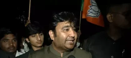महाराष्ट्र में भाषा पर सियासत, हाजी अराफात शेख बोले—यूपी के लोग भी मराठी बोलकर देंगे संदेश