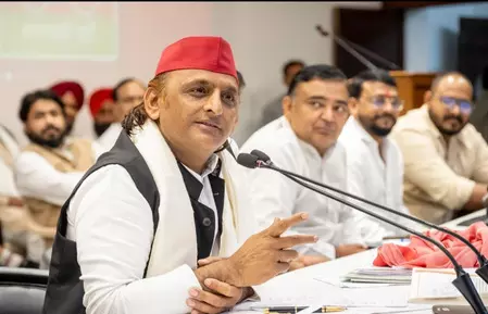 सर्राफा कारोबार संकट में, व्यापारी पुलिस उगाही से परेशान: अखिलेश यादव