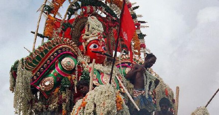This book describes the 18-day festival in Tamil Nadu which sees thousands of transgender women