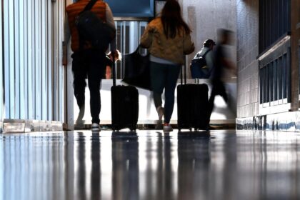 U.S. extends Ebola travel ban to Green Card holders