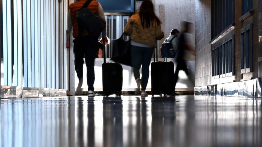 U.S. extends Ebola travel ban to Green Card holders