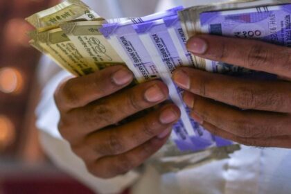 पैसा बँक खात्यात ठेवून वाढवा! ‘या’ टॉप बँकांच्या सेविंग अकाउंटवर मिळतोय सर्वाधिक व्याज, पाहा नवीन दर