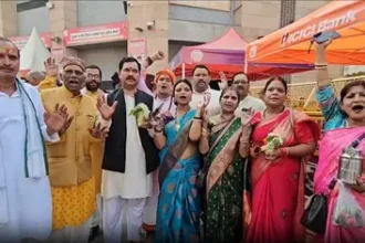 भोजशाला फैसले के बाद ज्ञानवापी पर तेज हुई मांग, काशी विश्वनाथ मंदिर में दर्शन करने पहुंचे पक्षकार और अधिवक्ता