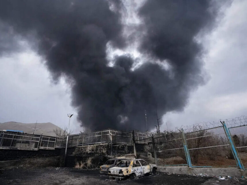 Pakistan minister, US envoy discuss efforts for second round of US-Iran talks