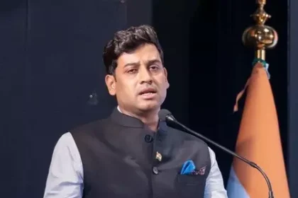 नांदेड़ में सांसद श्रीकांत शिंदे के काफिले में शामिल चार गाड़ियां आपस में टकराईं