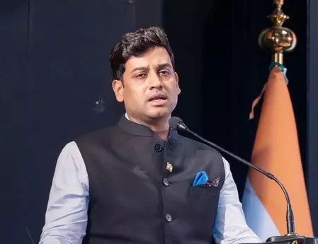 नांदेड़ में सांसद श्रीकांत शिंदे के काफिले में शामिल चार गाड़ियां आपस में टकराईं