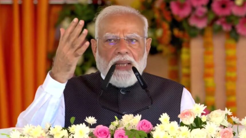 PM Modi ने हरदोई में गंगा एक्सप्रेस-वे का उद्घाटन किया, बोले- ये यूपी के विकास की नई लाइफलाइन बनेगा