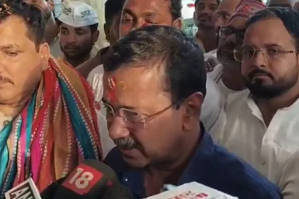 अयोध्या पहुंचे अरविंद केजरीवाल, रामलला के दर्शन के बाद बोले- 'चढ़ावे की चोरी महापाप', ट्रस्ट पर उठाए सवाल
