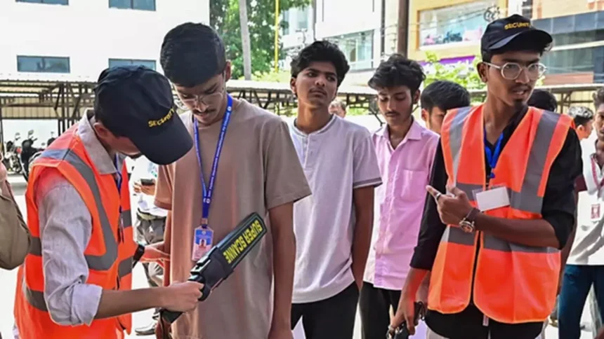 नासिक से हरियाणा, जयपुर होते हुए सीकर पहुंचा NEET पेपर! कई राज्यों तक फैली जांच ने बढ़ाई चिंता
