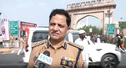 लखनऊ और फिरोजाबाद में शांतिपूर्ण तरीके से मनाई जा रही बकरीद, मुख्तार अब्बास नकवी ने भी पढ़ी नमाज