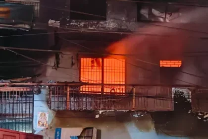 गाज़ियाबाद के पटेल नगर में भीषण अग्निकांड, एसी सर्विस सेंटर में लगी आग से बुजुर्ग की मौत