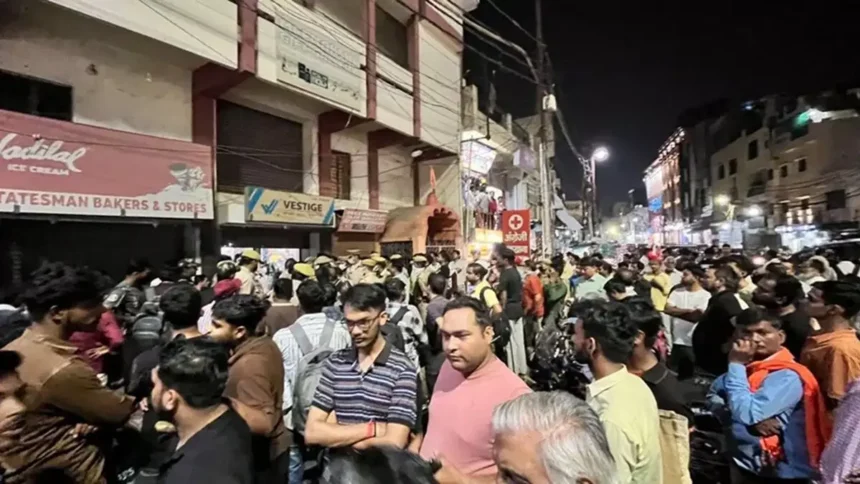 प्रयागराज में एक ही परिवार के चार लोगों की हत्या से सनसनी, दीवार पर लिखे संदेश ने बढ़ाया रहस्य