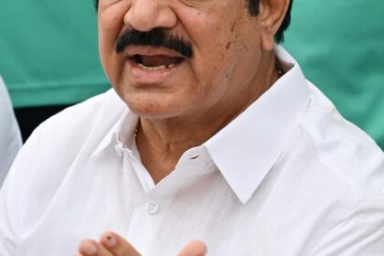 TN Assembly Speaker issues notices to 4 former AIADMK MLAs on disqualification issue