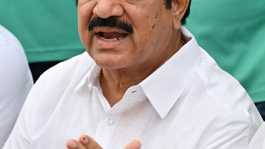 TN Assembly Speaker issues notices to 4 former AIADMK MLAs on disqualification issue