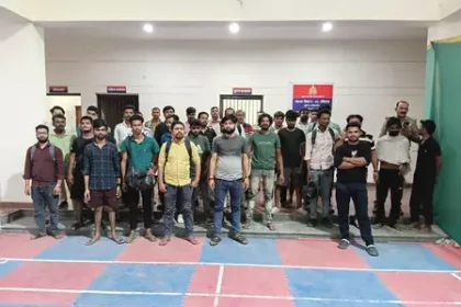 नोएडा पुलिस ने सार्वजनिक जगहों पर शराब पीने वालों के खिलाफ की सख्ती, 125 लोगों पर कार्रवाई