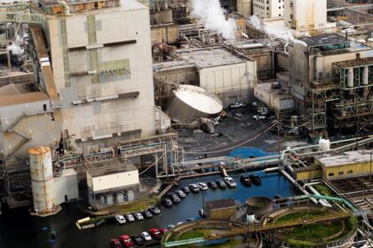 At least 1 dead, 9 others missing in chemical tank implosion at Washington State mill