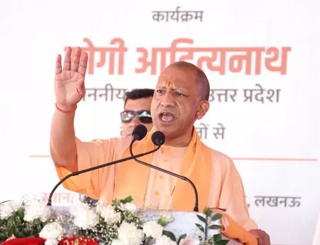 औद्योगिक विकास के लिए मिशन मोड में पूरा कराएं इंफ्रास्ट्रक्चर परियोजनाएं: सीएम योगी