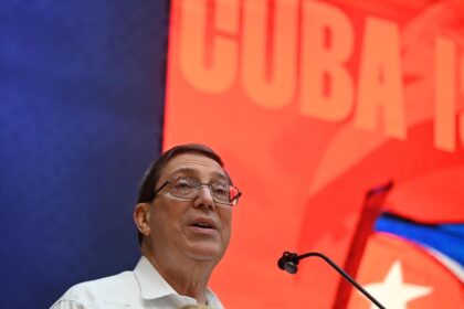 Under U.S. pressure, Cuba appeals for international help
