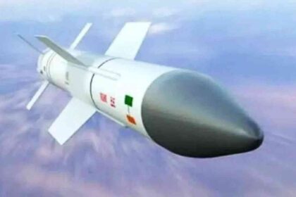 Pakistan : कल्पना केली नव्हती ते घडलं, भारताने डायरेक्ट 12 अणवस्त्र तैनात करताच पाकिस्तानातून आली पहिली प्रतिक्रिया