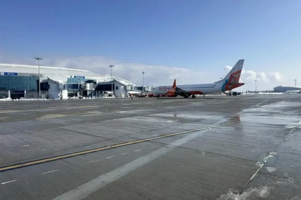 Runway closure plan at Srinagar Airport raises concerns among Kashmir businesses