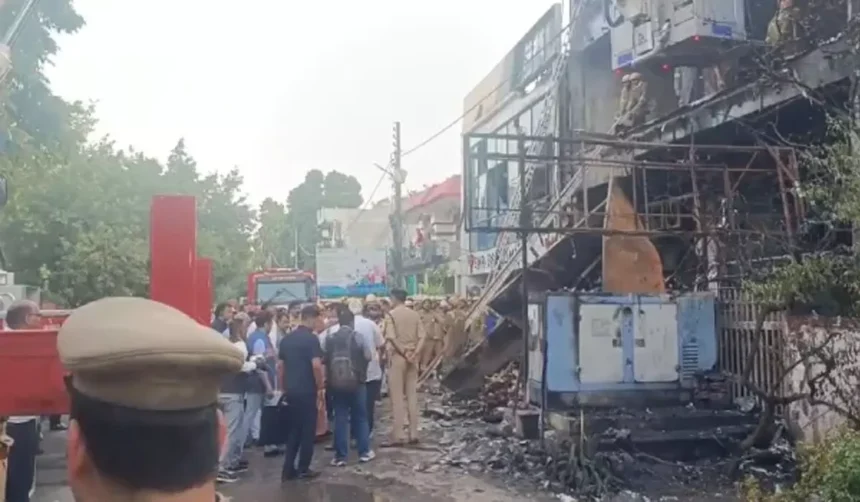 लखनऊ अग्निकांड: सीएम योगी का बड़ा कदम – सभी सरकारी कार्यक्रम रद्द, हाईलेवल मीटिंग के बाद सख्त निर्देश