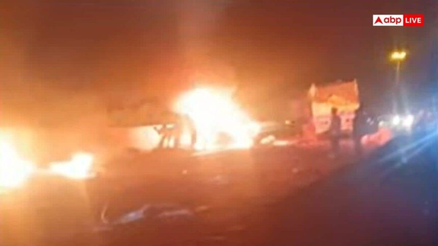यूपी के मिर्जापुर में भीषण सड़क हादसा, बेकाकू ट्रक ने मारी टक्कर, लगी आग, 11 की मौत