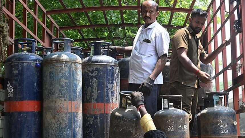 Karnataka hotels association demands GST cut on commercial LPG cylinders to 5%