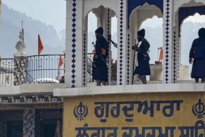 Group of Nihangs storm gurdwara in Rudraprayag, hold Sikh devotee hostage on roof