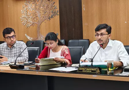 मुजफ्फरपुर में खाद्यान्न योजनाओं की समीक्षा, डीएम ने लापरवाही पर जताई नाराजगी