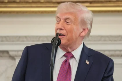 Trump extends Iran ceasefire but keeps blockade