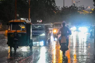 एनसीआर में बदला मौसम का मिजाज: आज भी गरज-चमक के साथ बारिश के आसार, हवा हुई साफ