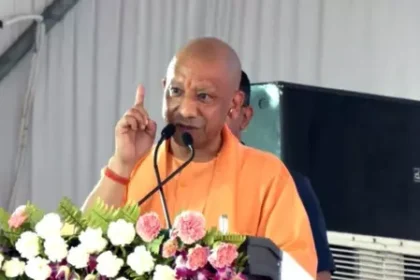 अहिंसा सर्वोच्च धर्म, लेकिन देश-समाज की सुरक्षा के लिए खतरा पैदा करने वालों के प्रति अपनाना होगा सख्त रवैया : सीएम योगी
