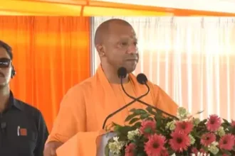 किसी ने उत्सव के रंग में भंग डाला तो वर्तमान के साथ भविष्य भी स्वाहा हो जाएगा: मुख्यमंत्री योगी