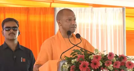 किसी ने उत्सव के रंग में भंग डाला तो वर्तमान के साथ भविष्य भी स्वाहा हो जाएगा: मुख्यमंत्री योगी